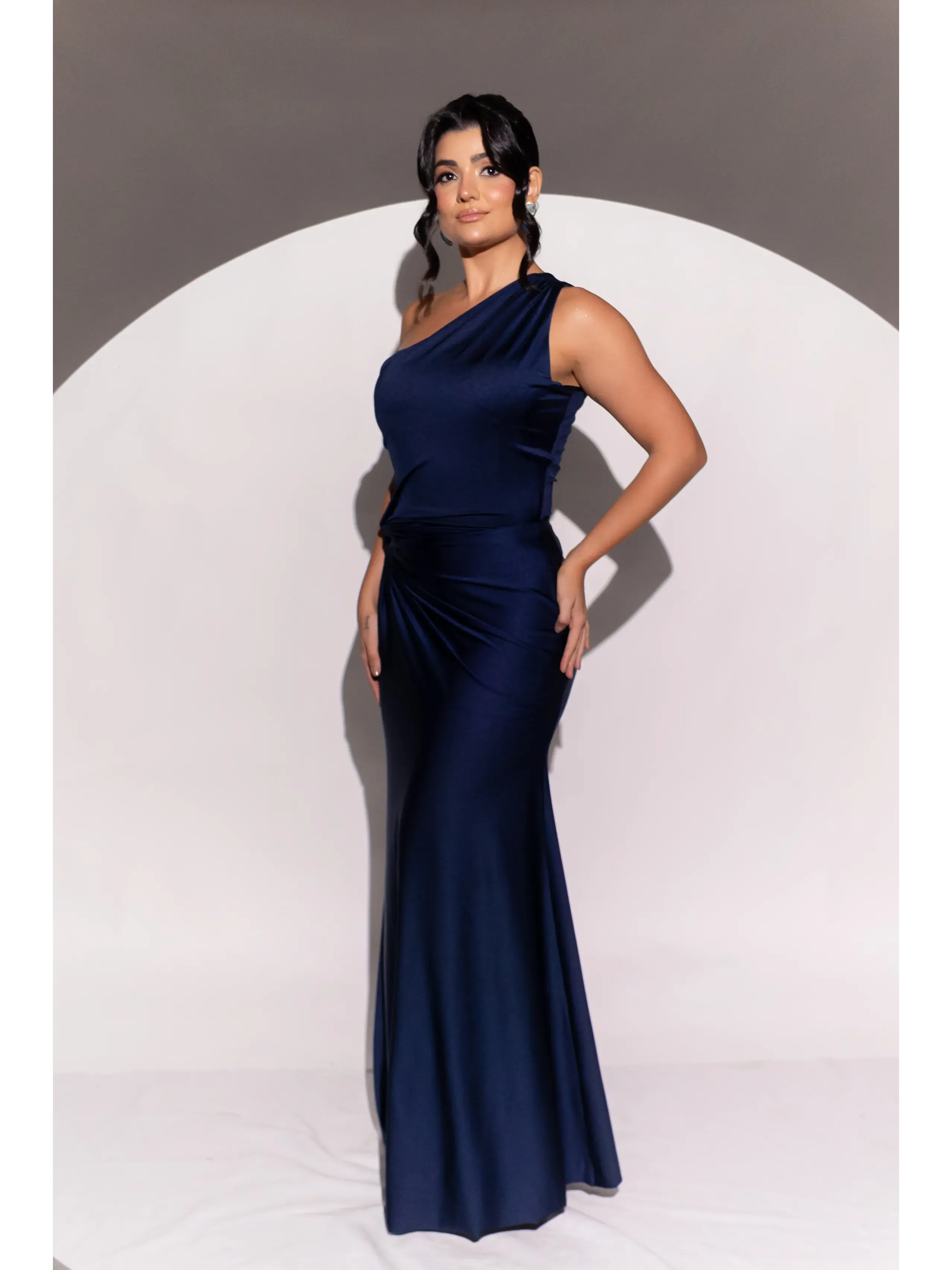 Longo Liso azul marinho uma alça só com nó na cintura easy fit RAJ46.1.webp
