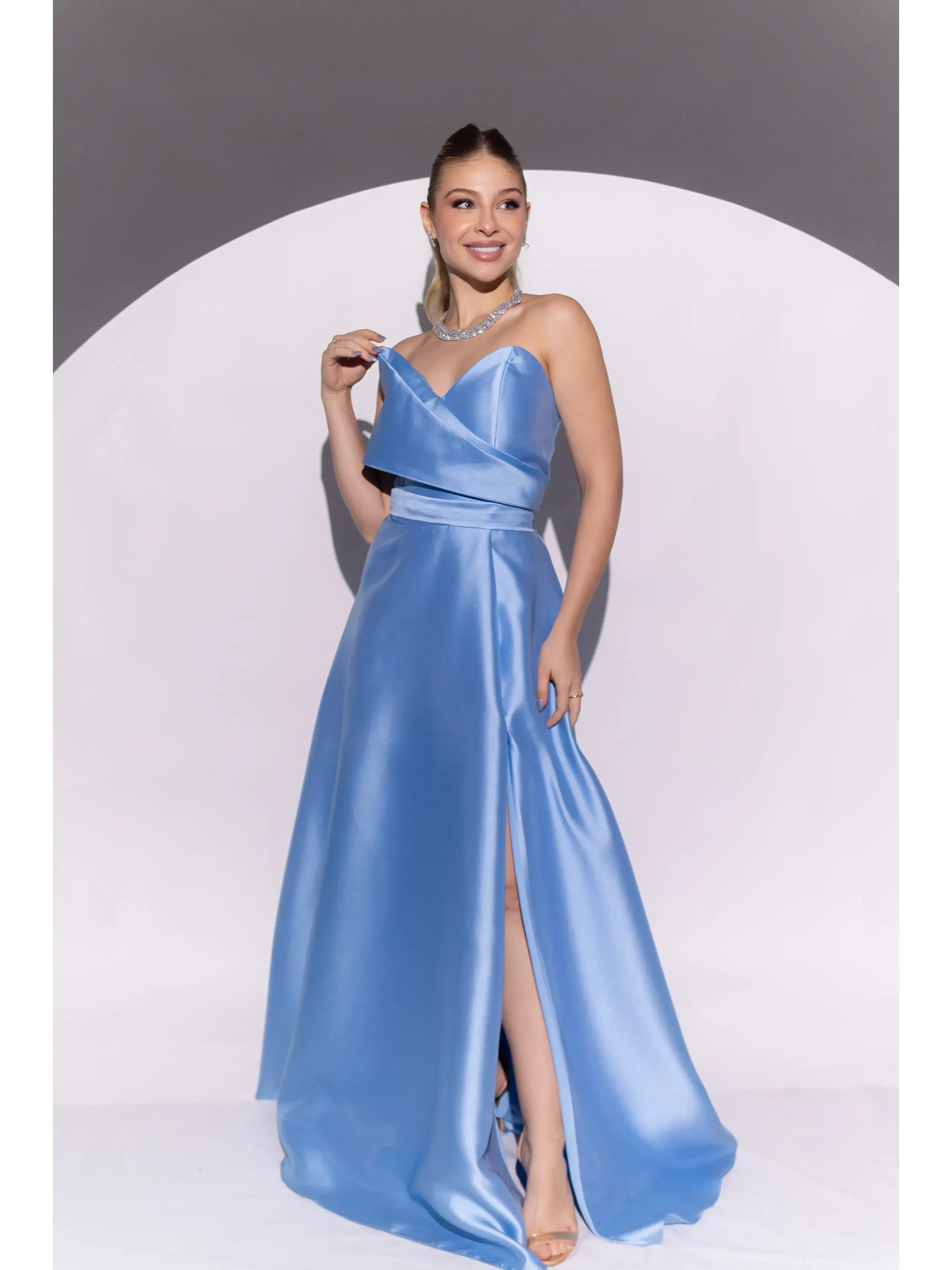 longo azul serenity tecido em zibeline tomara que caia cinto e fenda IZ7.webp