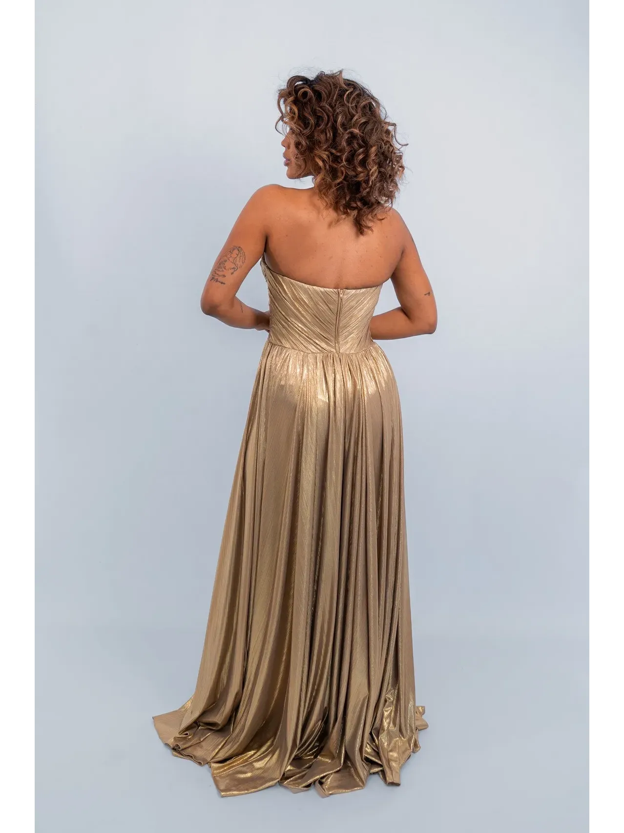 Vestido de festa longo dourado tomara que caia bsto decote coração drapeado saia com fenda ASDSP58.2.webp